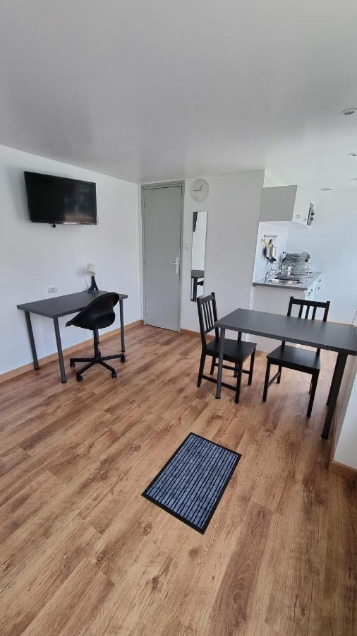 Studio En Rez-De-Chaussee - Le Petit Chateau Avesnois - Tv - Wifi - Logement Entier Avesnes-sur-Helpe Exterior photo
