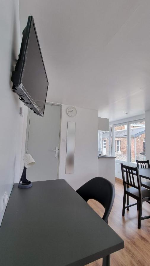 Studio En Rez-De-Chaussee - Le Petit Chateau Avesnois - Tv - Wifi - Logement Entier Avesnes-sur-Helpe Exterior photo