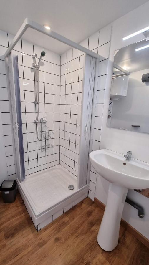 Studio En Rez-De-Chaussee - Le Petit Chateau Avesnois - Tv - Wifi - Logement Entier Avesnes-sur-Helpe Exterior photo